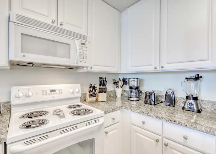 Gulf-front In The Heart Of Town W Pools Hot Tubs & Access