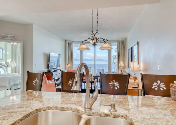 Gulf-front In The Heart Of Town W Pools Hot Tubs & Access