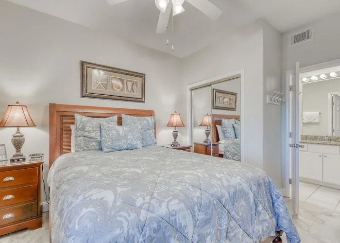Holiday home Gulf-front In The Heart Of Town W Pools Hot Tubs & Access Gulf Shores