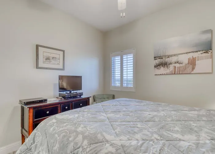 Holiday home Gulf-front In The Heart Of Town W Pools Hot Tubs & Access Gulf Shores