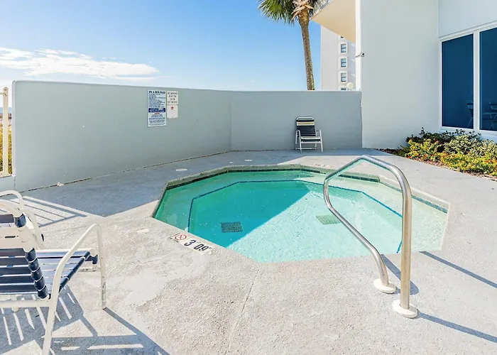 Gulf-front In The Heart Of Town W Pools Hot Tubs & Access Gulf Shores